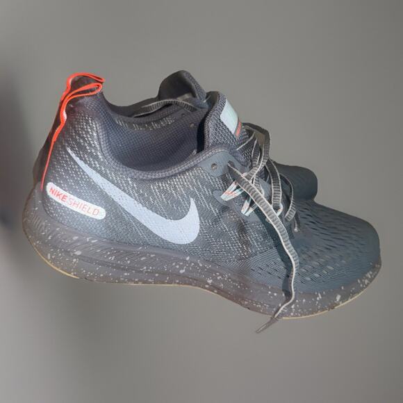 Nike Womens Zoom Winflo 4 Shield US 8 - 921721-004 Grey Athletic Running Shoe - Picture 2 of 10